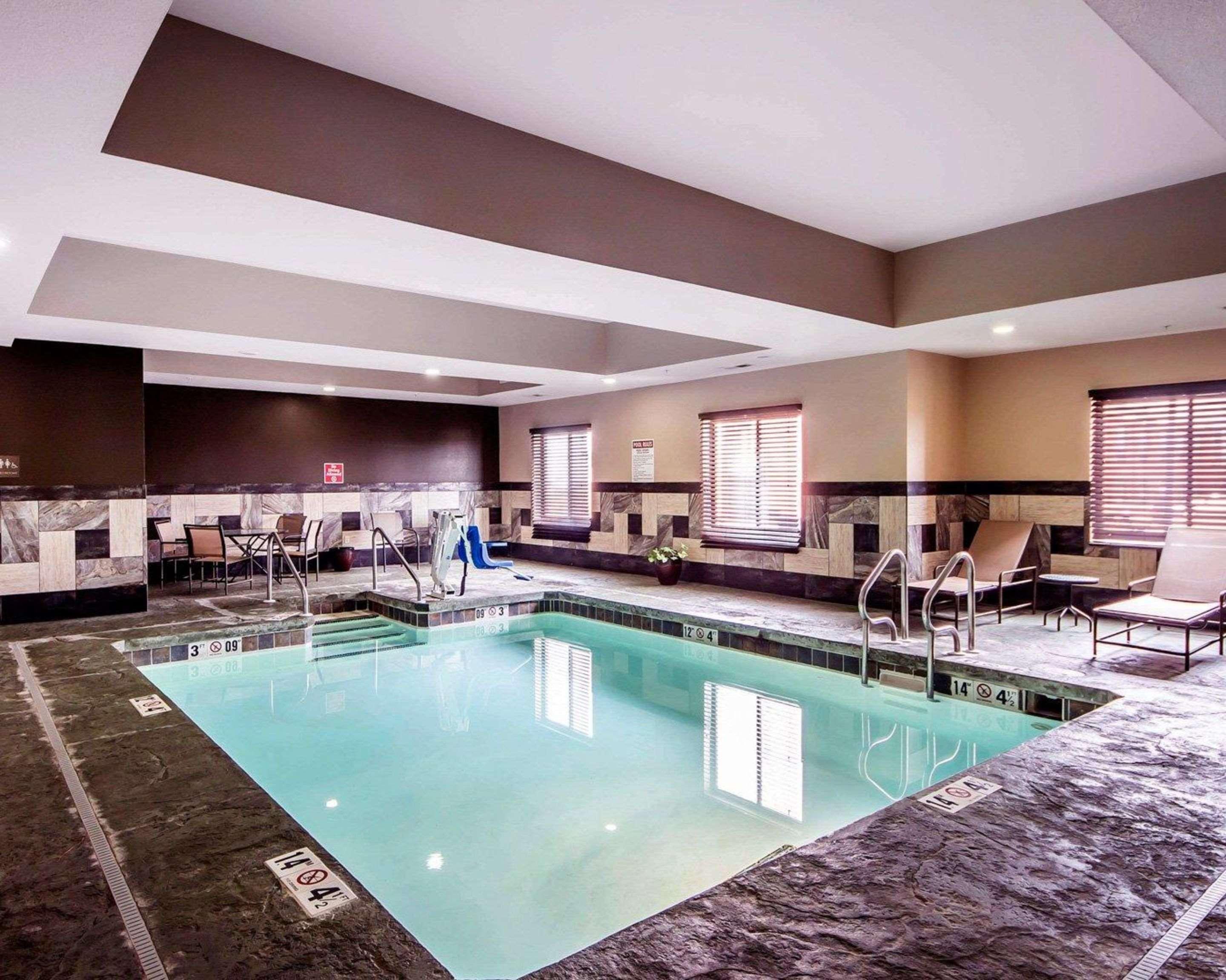 Comfort Inn & Suites Alva Екстериор снимка